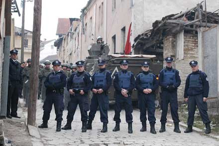 Σύλληψη στελεχών σερβικού υπουργείου στο Κόσοβο