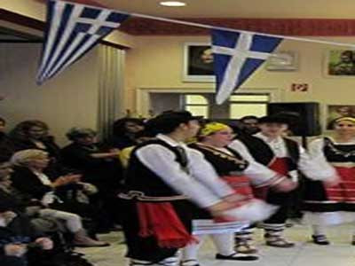 Απάντηση στην ελληνική ξενοφοβία δίνουν οι Έλληνες μετανάστες