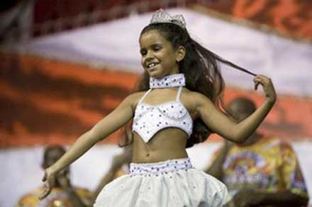 Διαμάχη στο Ρίο ντε Τζανέιρο για μια 7χρονη «βασίλισσα»