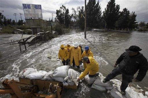 Τουλάχιστον 27 νεκροί από τις καταρρακτώδεις βροχές στο Μεξικό