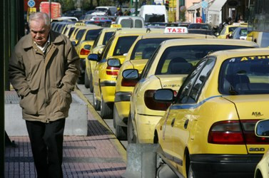 Νέα 24ωρη απεργία αποφάσισαν οι οδηγοί ταξί