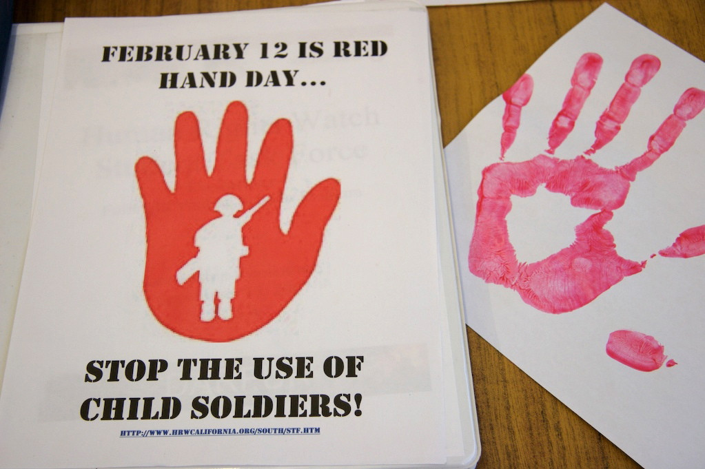 Ημέρα του Κόκκινου Χεριού για τα παιδιά – στρατιώτες