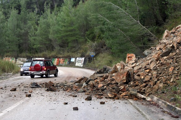 Δημοπρατήθηκε το έργο της αποκατάστασης των κατολισθήσεων στη Χαλκιδική