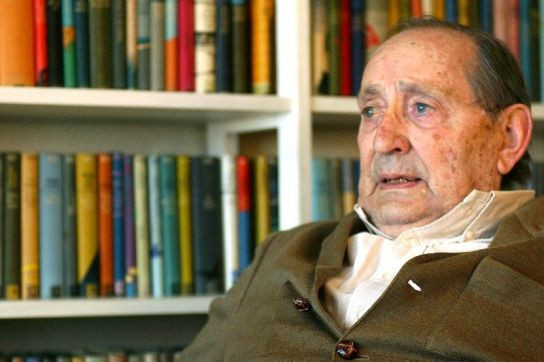 Πέθανε ο Ισπανός συγγραφέας Μιγκέλ Ντελίμπες.