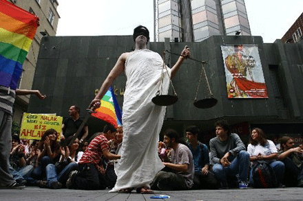 Αγωγή κατά Τούρκου υπουργού που δήλωσε ότι η ομοφυλοφιλία είναι αρρώστια