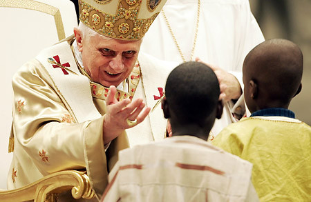 «Ντροπή» αλλά… κάλυψη από τον Πάπα για τα σκάνδαλα παιδεραστίας