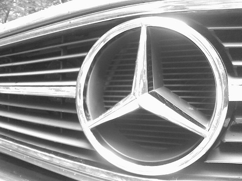Διερεύνηση των προμηθειών από την Daimler-Μercedes διέταξε το υπουργείο Μεταφορών