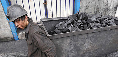 Κίνα: Μειώνονται οι πιθανότητες διάσωσης 153 εγκλωβισμένων ανθρακωρύχων