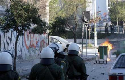 Σε δίκη 8 νεαροί στη Θεσσαλονίκη για επεισόδια του Δεκεμβρίου 2008