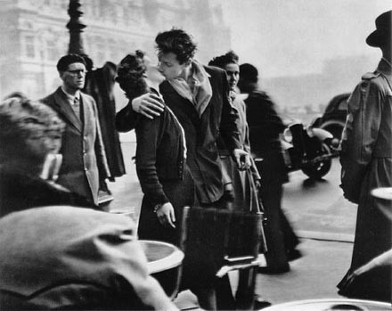 R. Doisneau: Ένας φωτογράφος περιπλανιέται στους δρόμους του Παρισιού