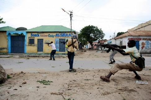 Δεκάδες πολίτες νεκροί από πυρά μεταξύ στρατού και ανταρτών στη Σομαλία