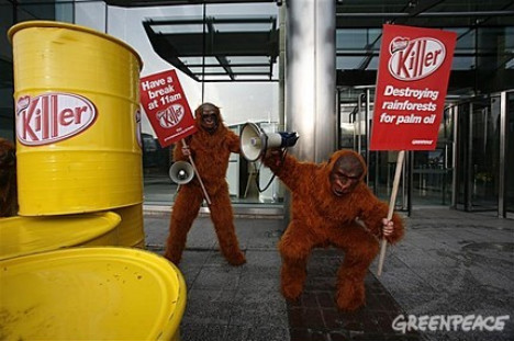 Διαδικτυακή κόντρα μεταξύ Nestle και Greenpeace