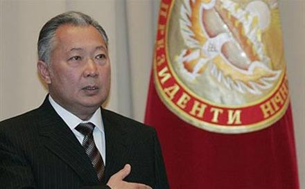 Όρους για την παραίτησή του θέτει ο πρόεδρος του Κιργιστάν