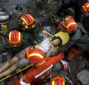 Ξεπερνούν τους 760 οι νεκροί του σεισμού στην Κίνα