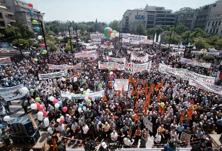 Σε κλοιό κινητοποιήσεων οι διαβουλεύσεις με το ΔΝΤ