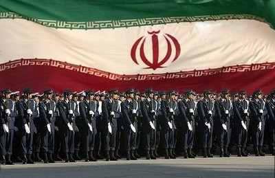 Ιράν: Εκτόξευση πυραύλων ως απάντηση στις αμερικανικές πυρηνικές απειλές