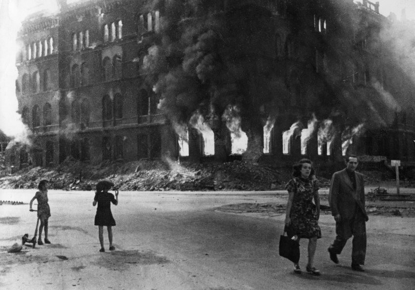 Β’ Παγκόσμιος: η πτώση του Βερολίνου μέσα από το φωτογραφικό φακό