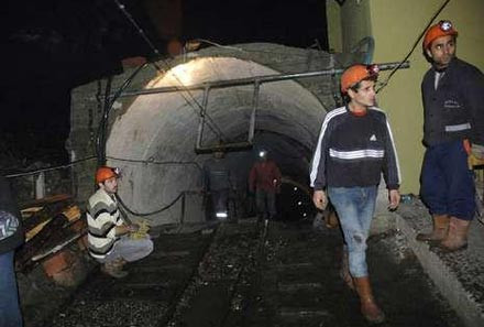 Αγνοούμενοι ανθρακωρύχοι μετά από έκρηξη στην Τουρκία