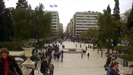 Έξι χρόνια ακατάλληλο καφέ εκμισθώνει ο Δήμος Αθηναίων στην πλατεία Συντάγματος