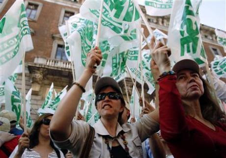 Δικαστικά θα αμφισβητήσουν τα μέτρα λιτότητας τα ισπανικά συνδικάτα