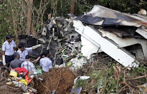 «Ανθρώπινο σφάλμα» στη συντριβή του Boeing της Air India;