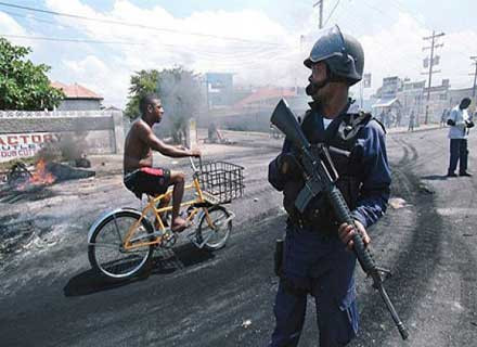 Συγκρούσεις με δύο νεκρούς αστυνομικούς στην Τζαμάικα