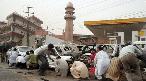 Τουλάχιστον 80 νεκροί από επιθέσεις σε τζαμιά στο Πακιστάν