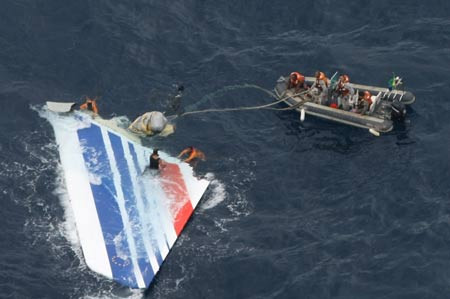 Αναπάντητα ερωτήματα ένα χρόνο μετά την τραγωδία της Air France στον Ατλαντικό