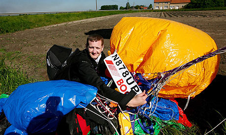 Ένα ταξίδι με μπαλόνια ηλίου πάνω από τη Μάγχη