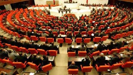 Κατηγορούμενος πρώην Τούρκος βουλευτής επειδή μίλησε κουρδικά στο κοινοβούλιο