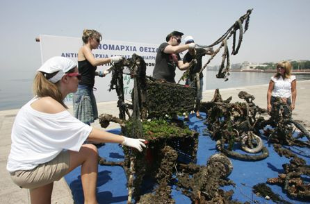 Γλυπτό από σκουπίδια του Θερμαϊκού κοσμεί την παραλία Θεσσαλονίκης