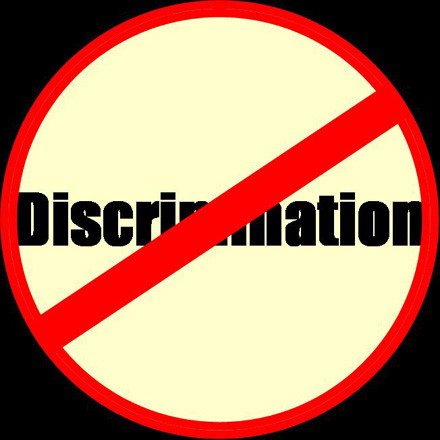 «Νομικές αδυναμίες» στην καταπολέμηση των διακρίσεων επισημαίνει ο ΣτΠ