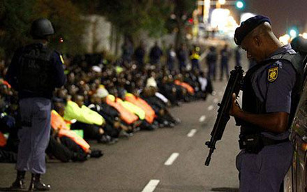 Συγκρούσεις αστυνομίας και απεργών στο Κέιπ Τάουν