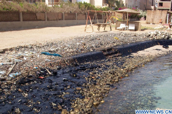 Πετρελαιοκηλίδα απειλεί προστατευόμενες περιοχές στην Ερυθρά θάλασσα