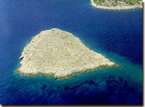 Guardian: «H Ελλάδα βγάζει τα νησιά της προς πώληση για να σώσει την οικονομία»