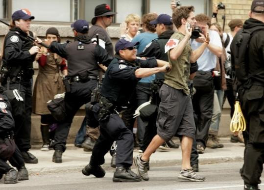 G20: Επεισόδια και συλλήψεις στο Τορόντο