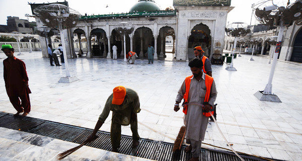 Διαδηλώσεις στο Πακιστάν για τις πρόσφατες επιθέσεις σε τέμενος