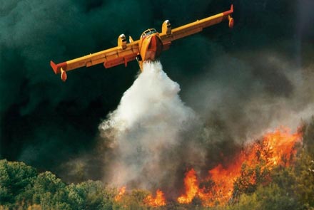 Σε εξέλιξη πυρκαγιές σε Κερατέα και Κορινθία