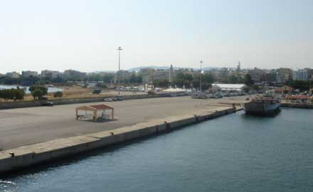 Αποτράπηκε ο κίνδυνος ρύπανσης από βύθιση πλοίου στο λιμάνι της Αλεξανδρούπολης