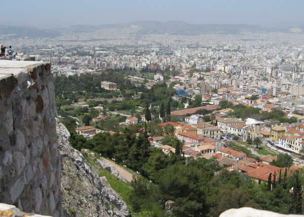 Αύγουστος στην Αθήνα… Τι στο καλό κάνω εδώ; του Barnaby Phillips