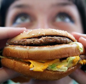 Οι στατίνες το «καλύτερο συνοδευτικό» για το junk food…;