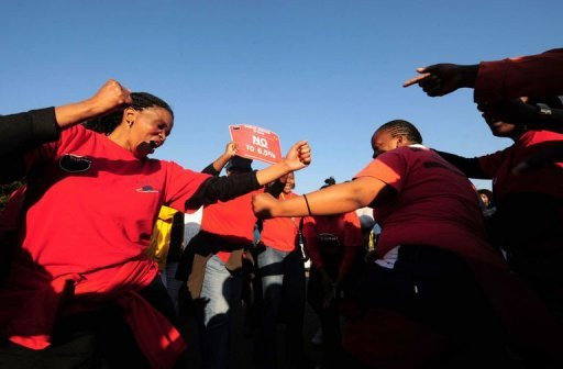 Πλαστικές σφαίρες κατά των διαδηλωτών στη Νότια Αφρική