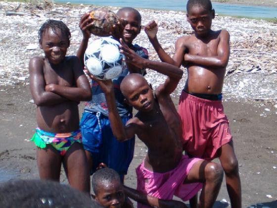 Αϊτή: στη σκιά των ερειπίων