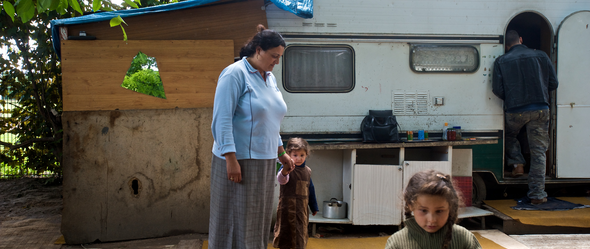 Διευκρινίσεις ζητά η Κομισιόν από τη Γαλλία για τις απελάσεις των Ρομά
