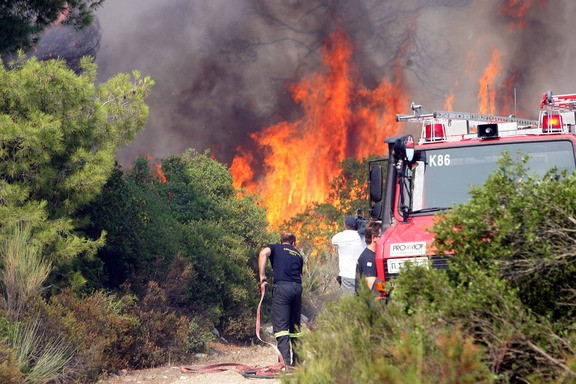Πυρκαγιές σε Ασπροβάλτα Θεσσαλονίκης και Φθιώτιδα
