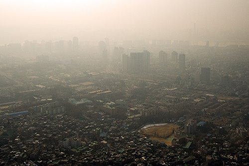 Ν. Κορέα: Η μολυσμένη ατμόσφαιρα αυξάνει τις αυτοκτονίες