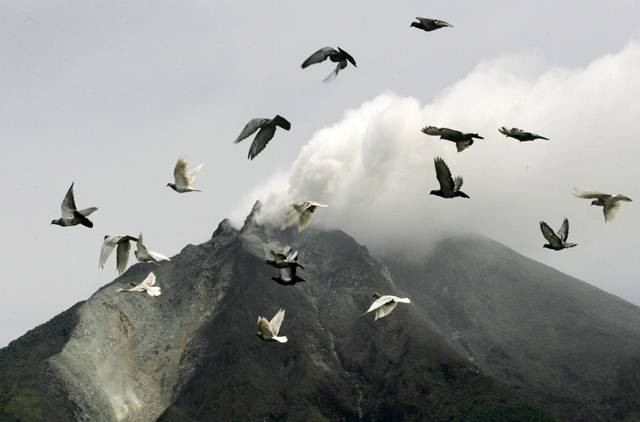Νέα ισχυρή έκρηξη στο ηφαίστειο Σιναμπούνγκ στην Ινδονησία