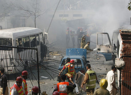 Βομβιστική επίθεση με δεκαέξι νεκρούς στο Πακιστάν