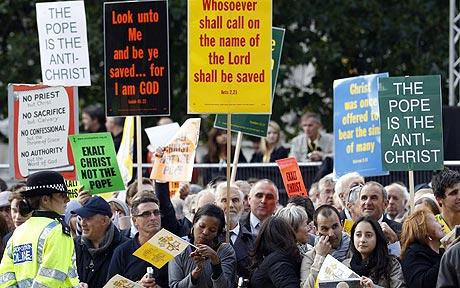 Διαδήλωση κατά του πάπα Βενέδικτου στο Λονδίνο