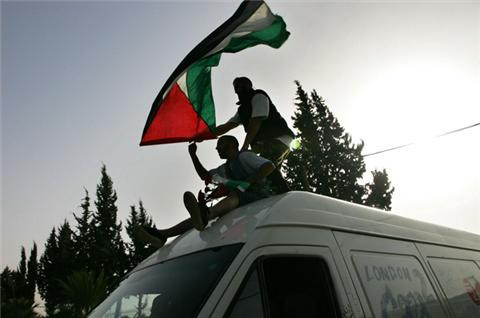 Το 5ο Καραβάνι Viva Palestina ξεκίνησε για τη Γάζα